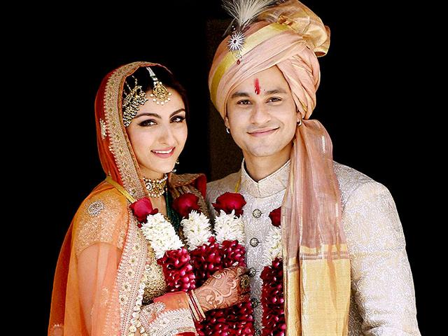 15 Most Unforgettable Bollywood Weddings For Last Two Decades - StarBiz.com