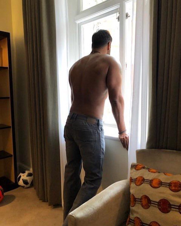 Akshay Kumar Give Fitness Goals With Shirtless Pho