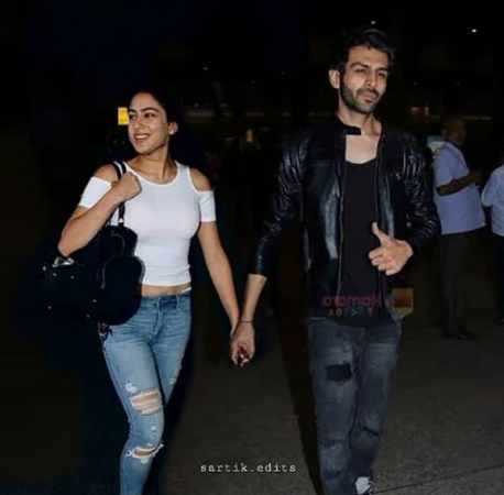 1552375552 Sara Ali Khan Kartik Aaryan Holding Han