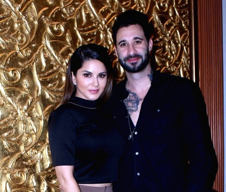 915759 Actress Sunny Leone With Her Husband Daniel