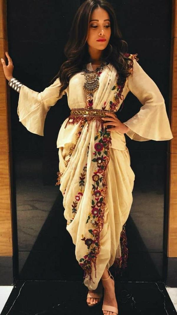 Deepika Padukone Sonam Kapoor Take Saree Game To T