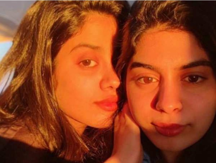 Janhvi Kapoor Shows You How To Click A Flawless Se