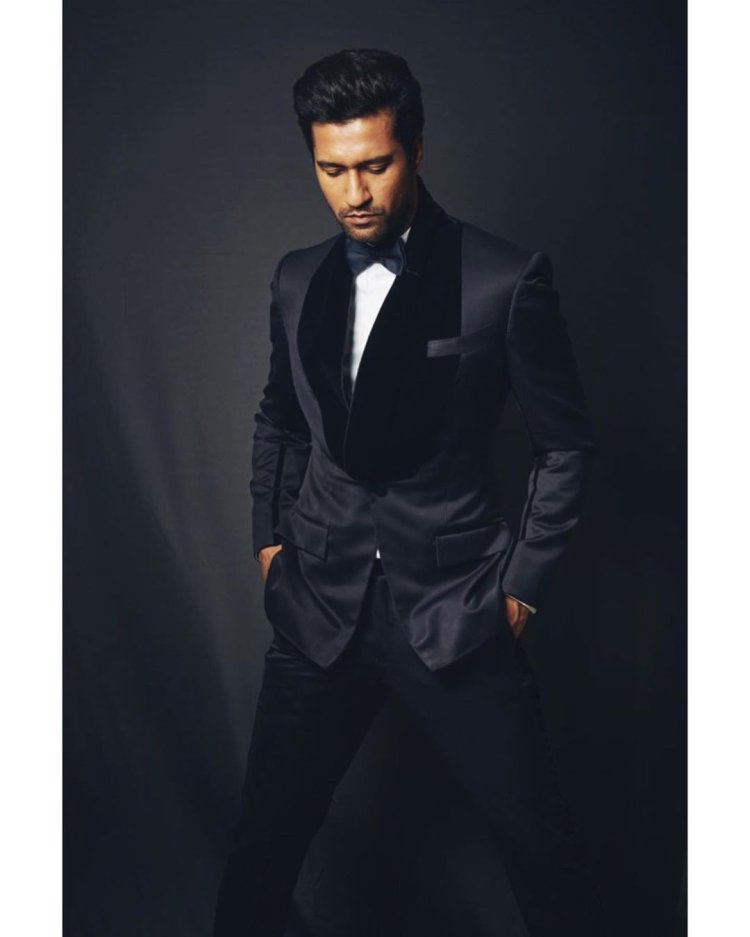 Effortless Ways To Nail Classy Suits Like Bollywoo