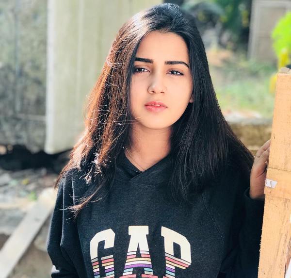 Roshni Walia Picture