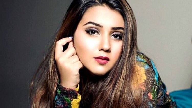 Roshni Walia Age Wiki Bio Boyfriend A1ea