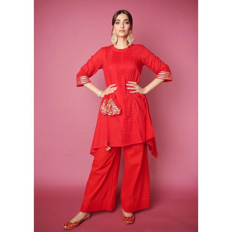 Sonam Kapoor 471a