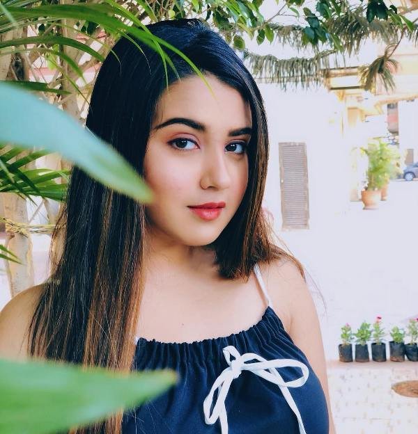 Roshni Walia Pic 2e07