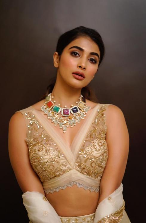 Pooja Hegde Lehenga 2