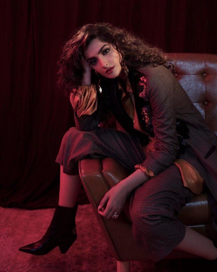 Sonam Kapoor 1 F4f4