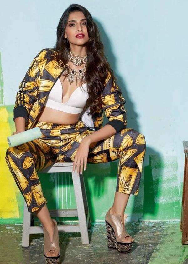 Sonam Kapoor Cosmopolitan 2013 Bollyupdatescom 02