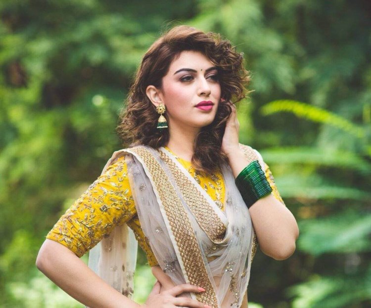 Hansika Motwani Hot Photoshoot In Yellow Lehenga P