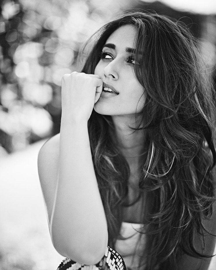 Ileana D'cruz Leaves Us Mesmerized With Her Stunnin