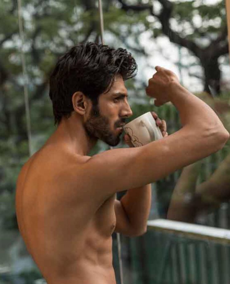 Bollywood Actors Shirtless Selfies5 6f45