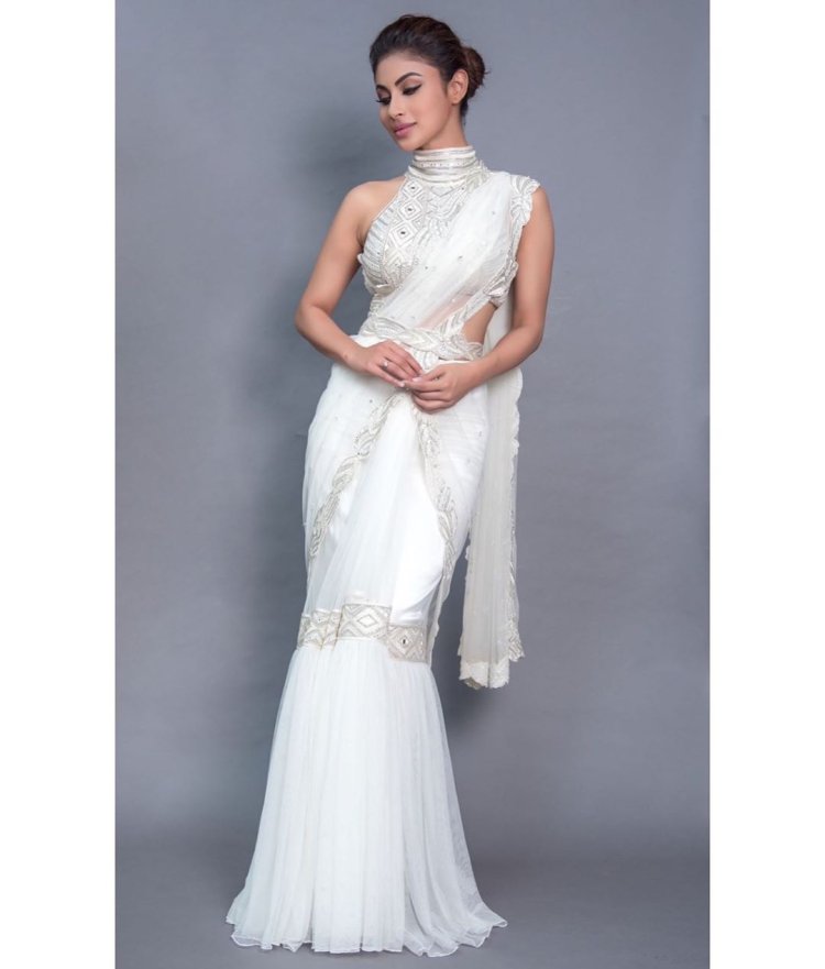 Keep All Eyes On You With This Mouni Roy’s Floral Lehenga