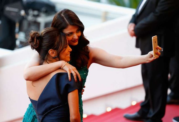 20 Precious Moments Of Hollywood And Bollywood Sta