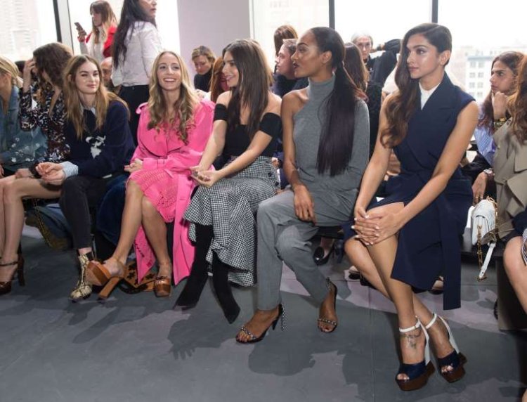 20 Precious Moments Of Hollywood And Bollywood Sta