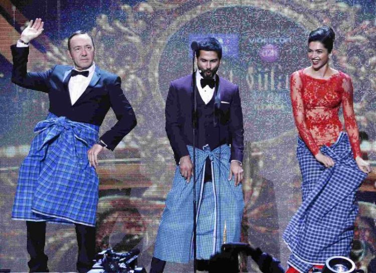 20 Precious Moments Of Hollywood And Bollywood Sta