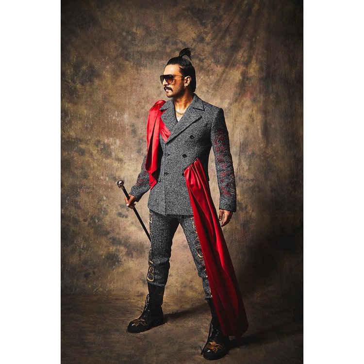 Effortless Ways To Nail Classy Suits Like Bollywoo