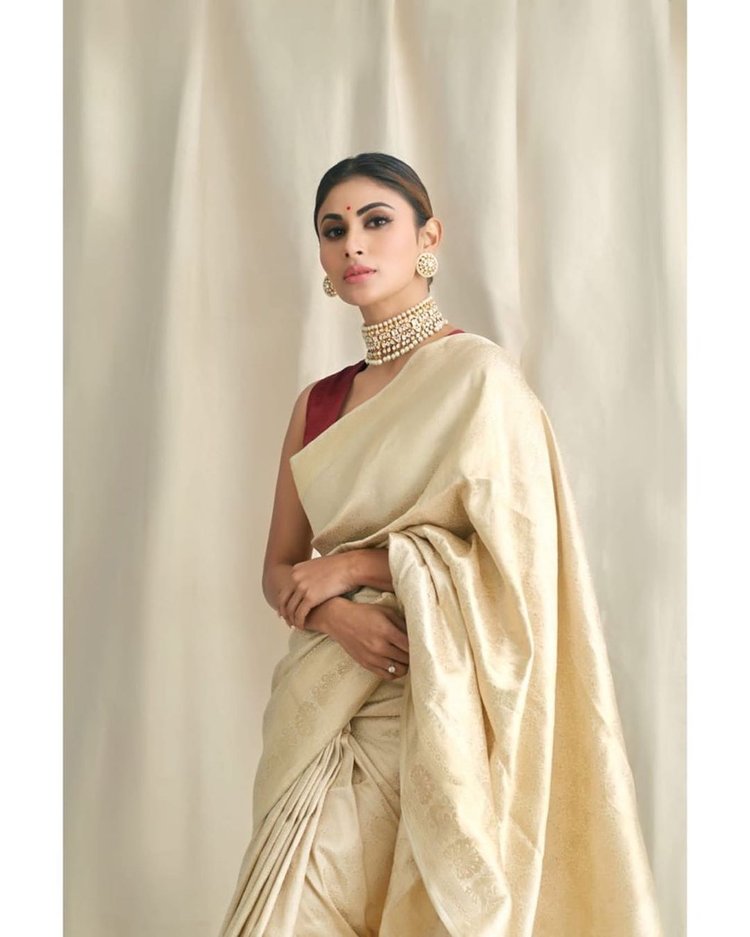Keep All Eyes On You With This Mouni Roy Floral Le