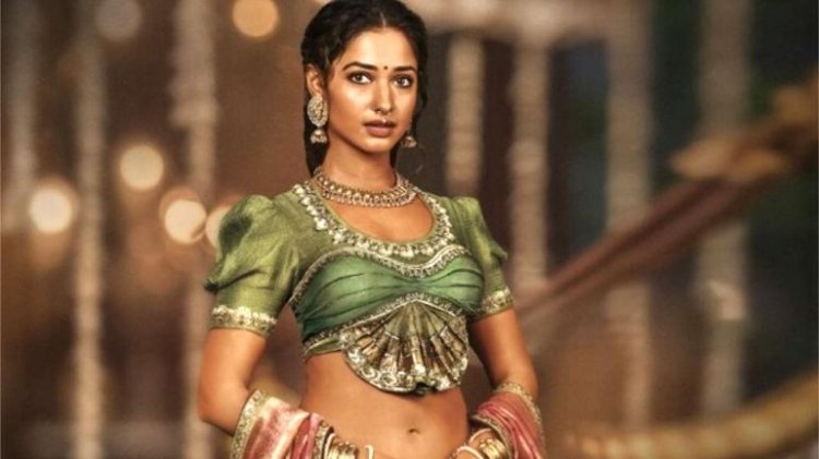 792096 Tamannaah Sye Raa Naras