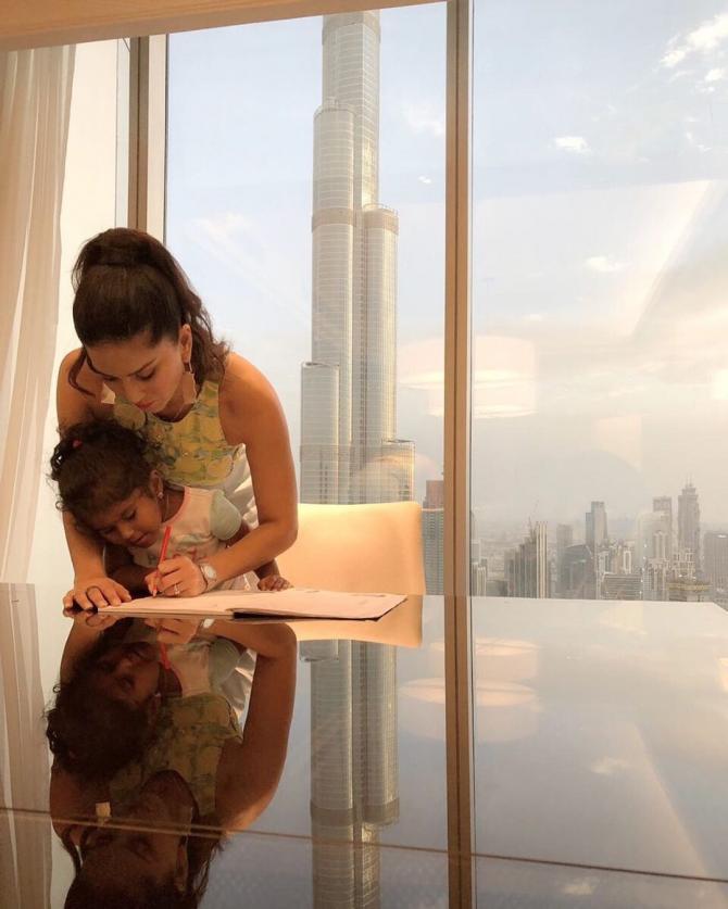 Photos Of Sunny Leone With Her Family Wll Leave A