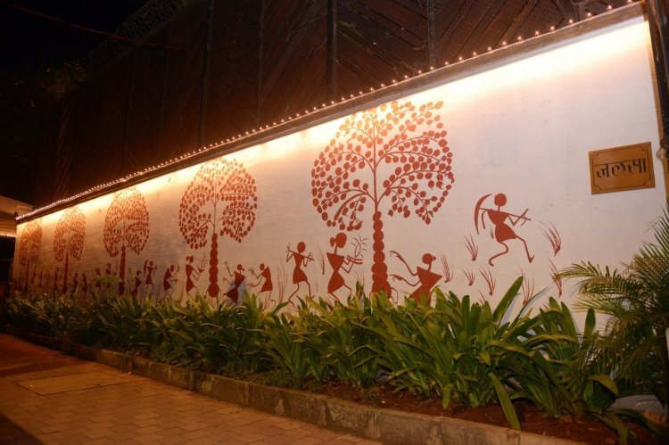 Amitabh Bachchan Diwali Puja At Home Jalsa Decorat