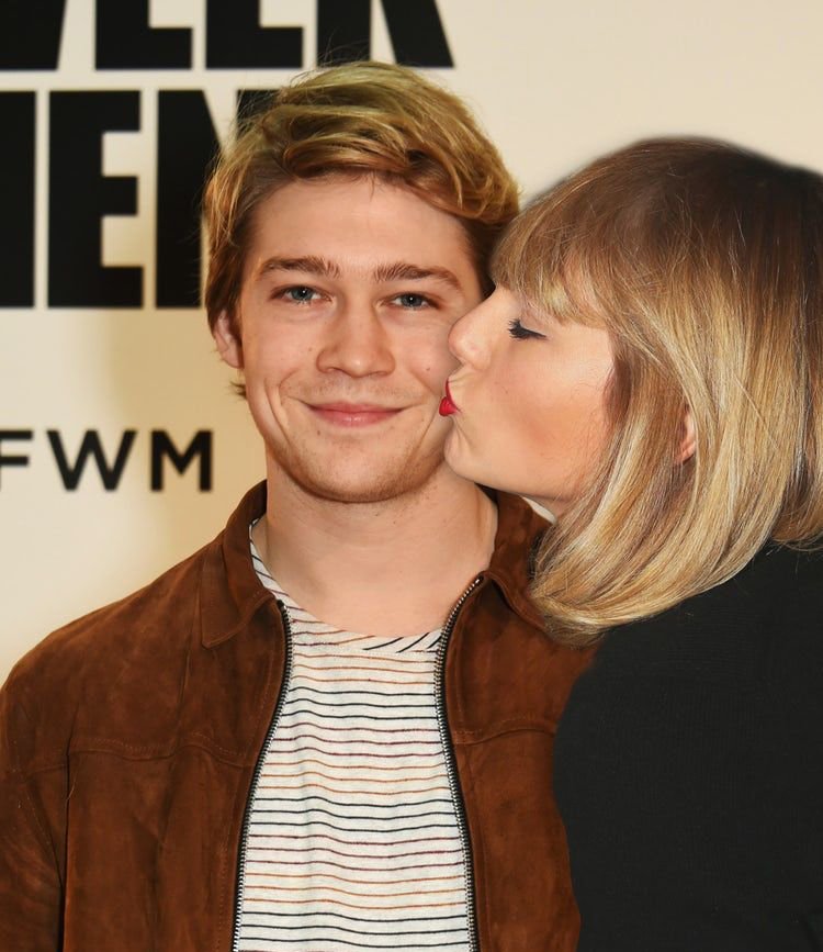 Taylor and Alwyn has been together for three years