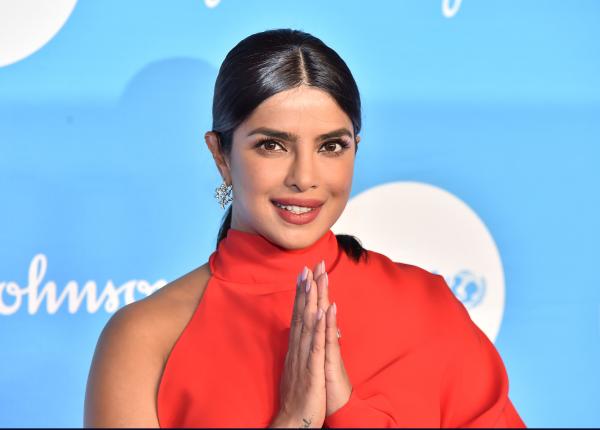Photos Priyanka Chopra The Unicef Snowflake Ball3