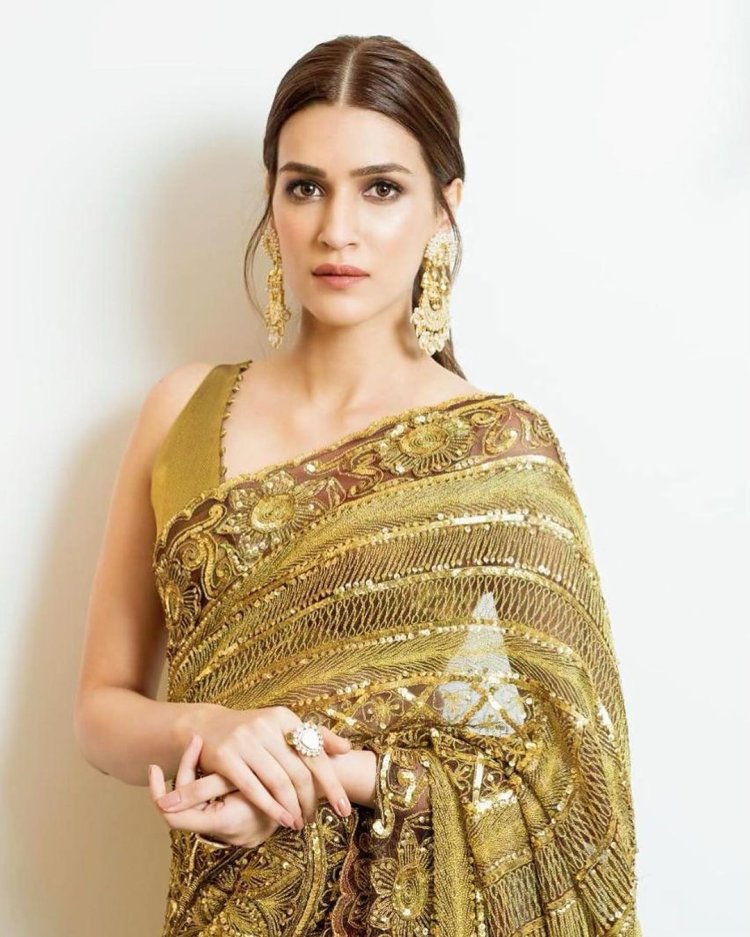 Kriti Sanon Show You How To Rock Traditional Saree In Modern Ways ...