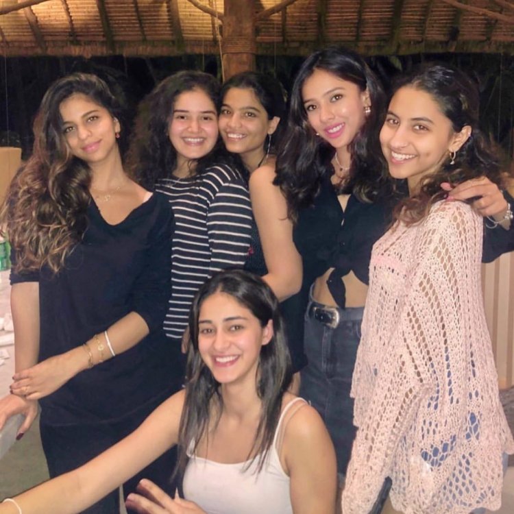 Suhana With Ananya And Friends