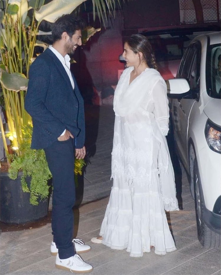 Sara Ali Khan And Kartik Aaryan See Nothing But Each Other, See Pics ...