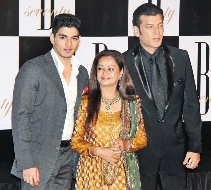 Aditya Pancholi Wife Zarina Wahab - A Faithful Woman - StarBiz.com