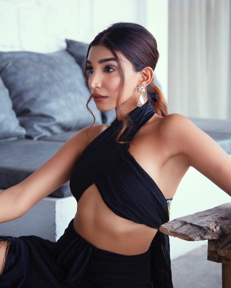 Juhi-Indian-Fashion-Bloggers-On-Instagram