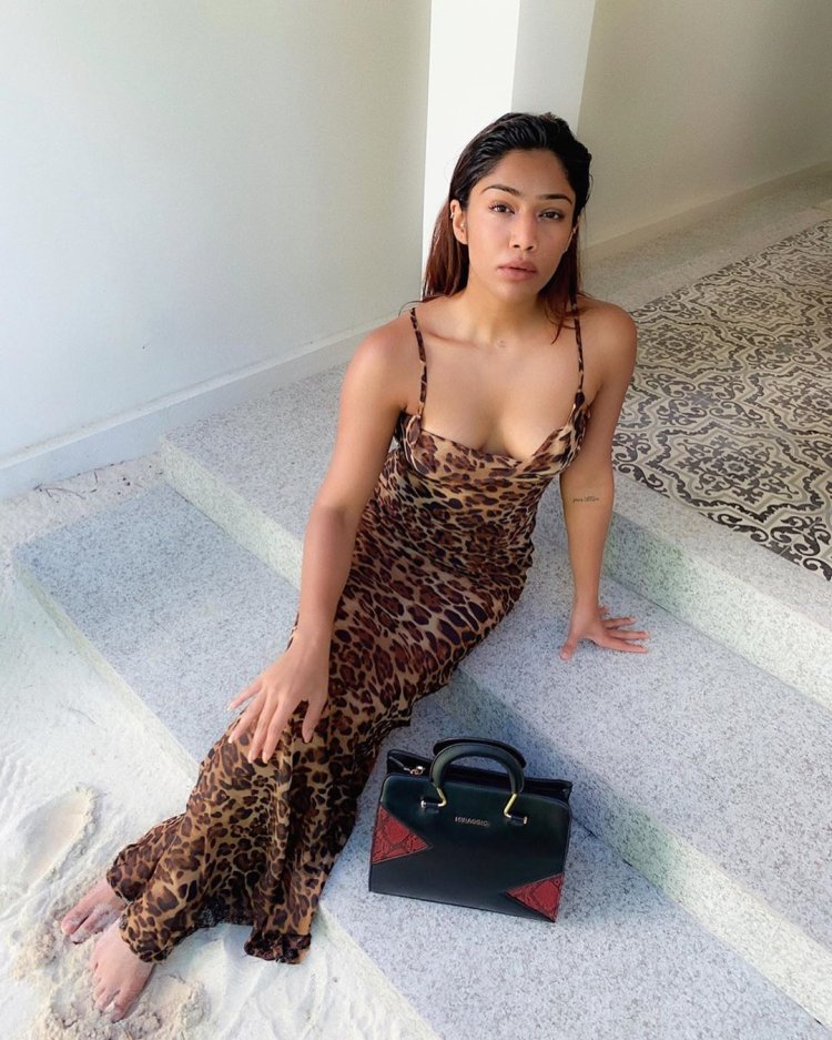 Santoshi-Shetty-Indian-Fashion-Bloggers-On-Instagram