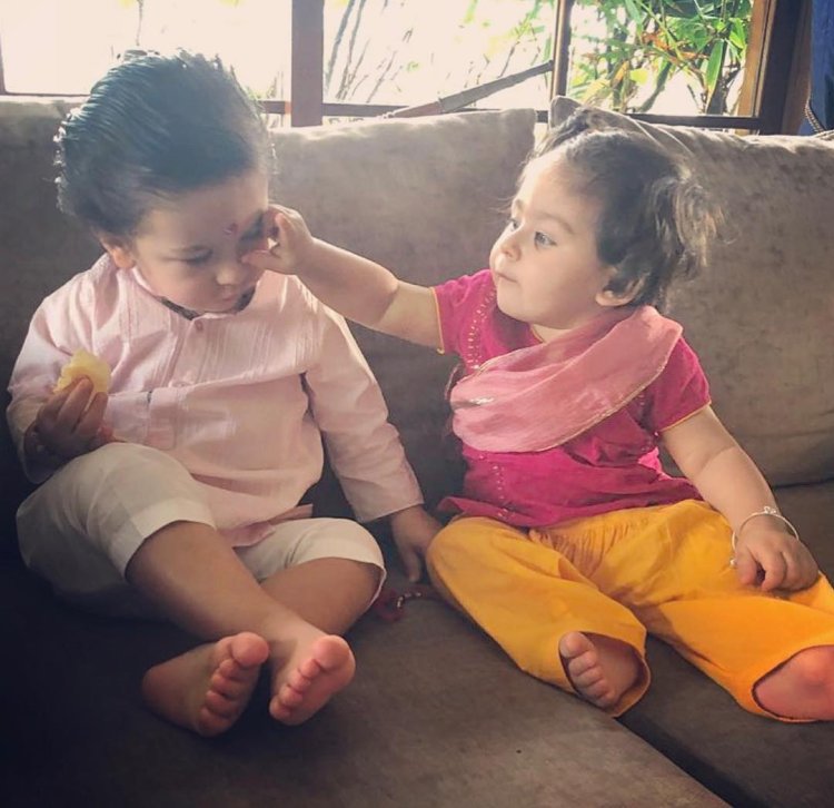 Inaaya-With-Cousin-Taimur-Ali-Khan