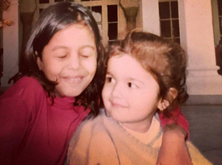 Alia-Bhatt-pic-with-sister-Shaheen