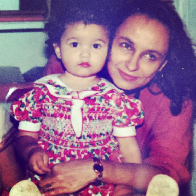 Alia-Bhatt-baby-pic-besides-mom