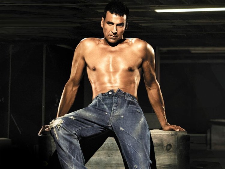 Akshay Kumar top bollywood hottest body