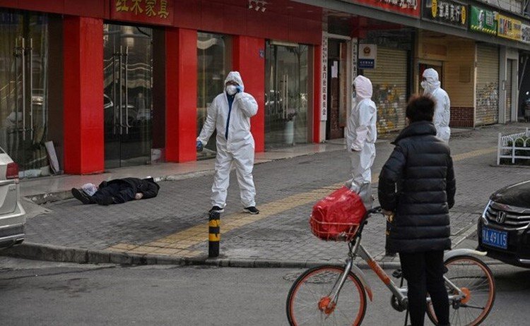 Dead-Man-On-Wuhan-Street