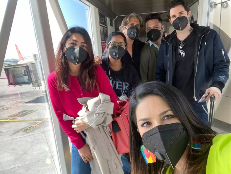 Sunny-Leone-and-her-team-2