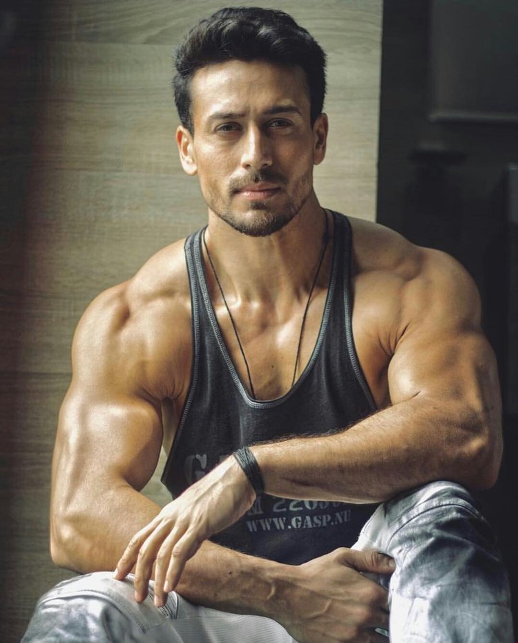 Tiger Shroff top bollywood hottest body