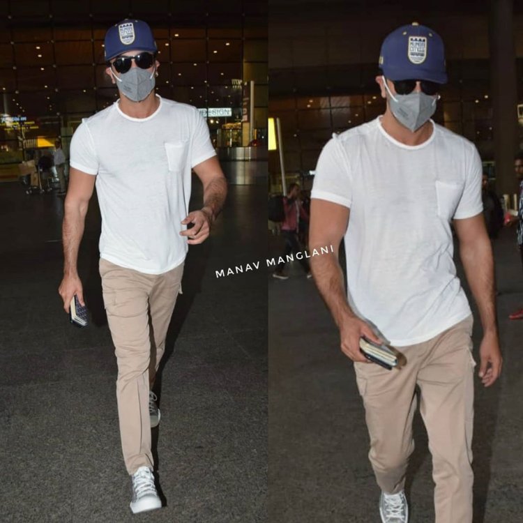 Ranbir-Kapoor-Wear-A-Mask-At-The-Airport