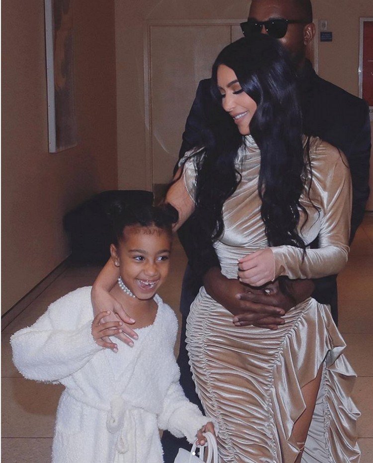 Kim-Kardarshian-And-Daughter