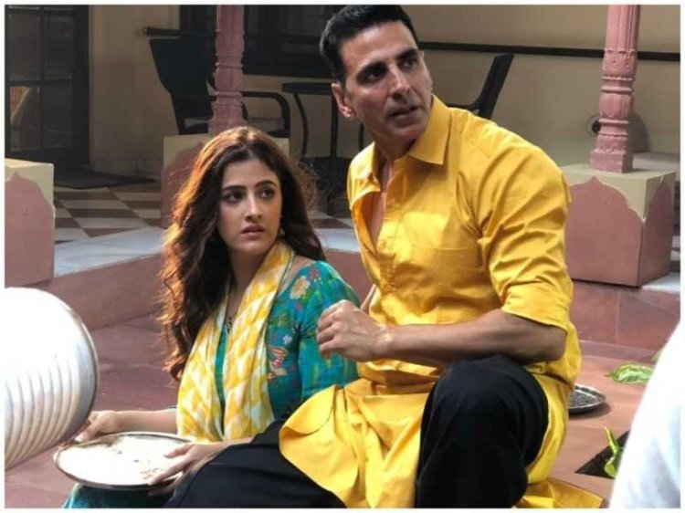 Akshay-Vs-Nupur-Sanon-In-Bell-Bottom
