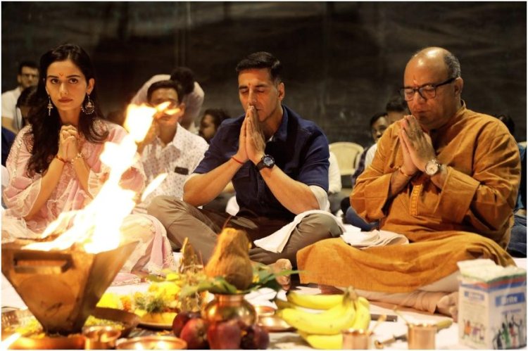 Akshay-With-Manushi-In-Prithviraj