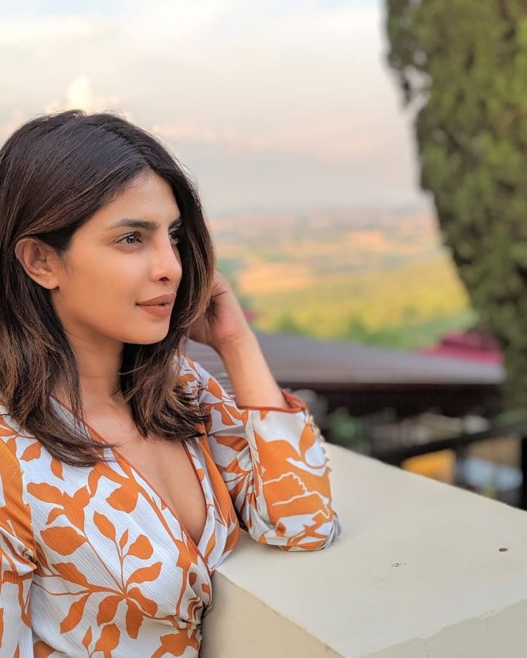 Priyanka-Chopra-holiday-fashion1