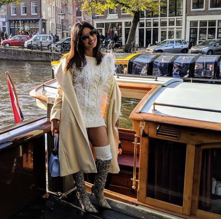 Priyanka-Chopra-holiday-fashion5