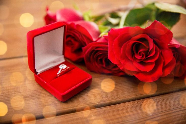 Should-You-Say-Yes-To-A-Valentine's-Proposal