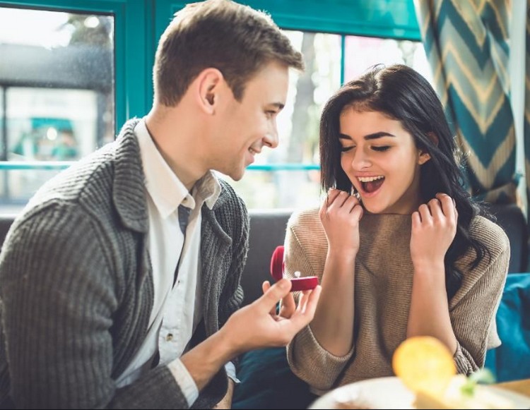 Man-Propose-To-Girl