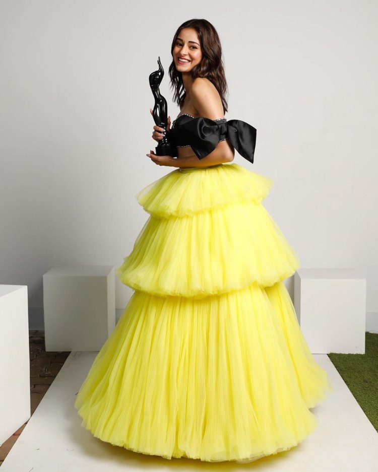 Ananya-Pandey-sexy-Carpet-Look